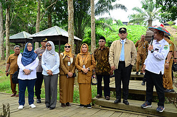                                          Peresmian Ruang Terbuka Hijau dan Panen Raya Cabai di Green House Politani Samarinda Bersama Wakil Gubernur Kalimantan Timur
                                         