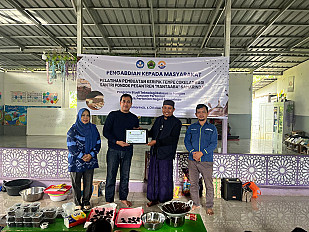                                          PKM Prodi Teknologi Rekayasa Pangan: Dorong Kreativitas & Kemandirian Ekonomi Santri MANTAABA Samarinda Lewat Pelatihan Keripik Tempe Cokelat
                                         