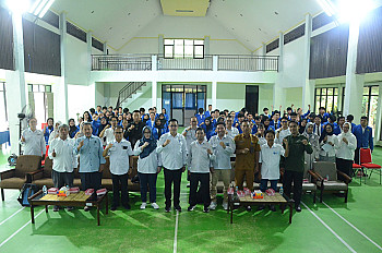                                          Santiaji Magang Industri Serentak Politani Samarinda, Bekali Mahasiswa dengan Wawasan K3 dan Ketenagakerjaan
                                         